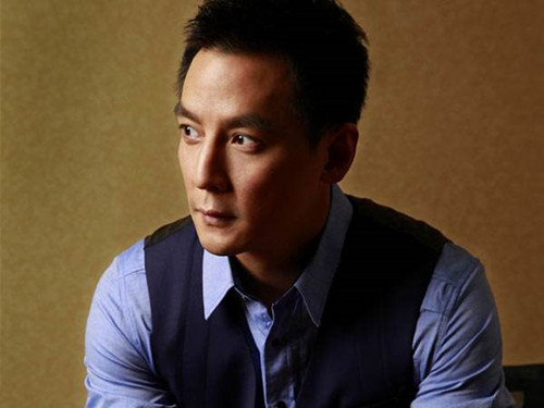 吴彦祖罕见晒自拍“惨不忍睹”  背后的纹身遭网友攻击