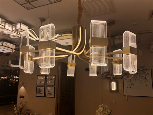 客厅灯装什么灯简单又大气