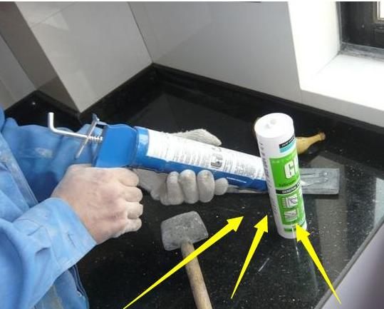 老师傅教你打玻璃胶，用了这方法，新手也一学就会！