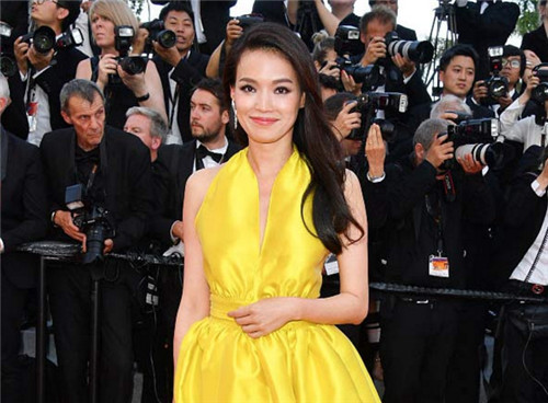 舒淇侄女撞脸姨妈  卷发、厚嘴唇都有，像复刻版一样!