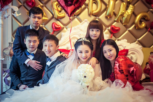 闹洞房招数大全 揭秘新婚夫妇洞房要干什么