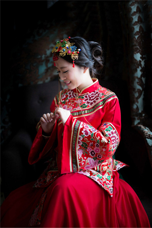 秀禾服新娘造型图片欣赏 中式婚礼新娘服饰怎么搭配