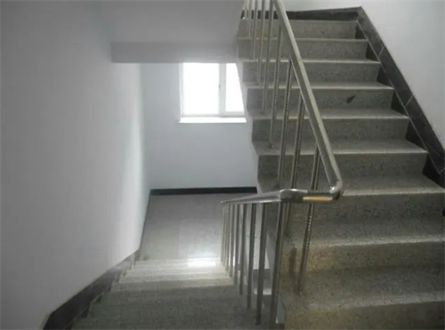 楼梯间进深尺寸是多少