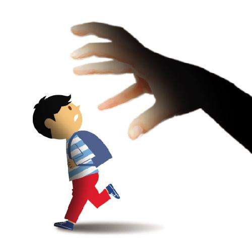 人贩子当街掳小孩丧尽天良！  路人挺身而出将其就地正法