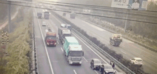 3只羊致4人死谁来承担？  保持车距的重要性不言而喻