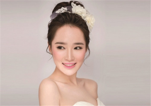 济南新娘跟妆大概要多少钱 新娘跟妆都有哪些流程