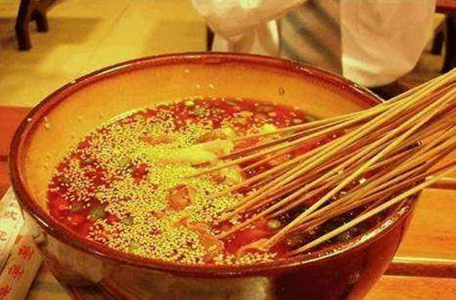 一个鸡翅11根签被攻击   注意：串串店为发财使出了新招数