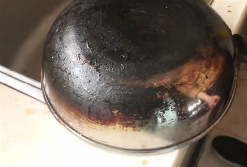 锅底烧糊的黑垢怎么去除