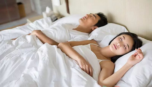 夫妻去别人家为什么不能睡一起 两口子住别人家忌讳