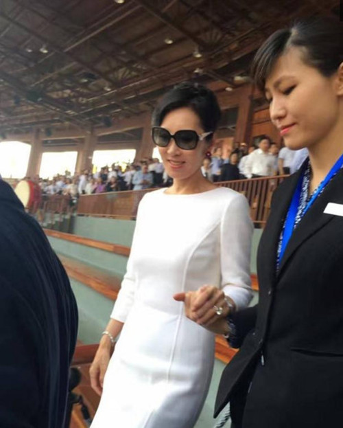 王思聪三口同框令人心酸   网友：其实有钱人并不是都幸福