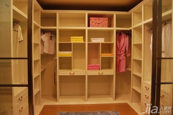 整体衣柜柜门材料哪种好