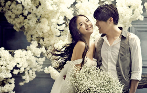 新娘晚礼发型详细步骤  五大发型装扮让你耀眼迷人