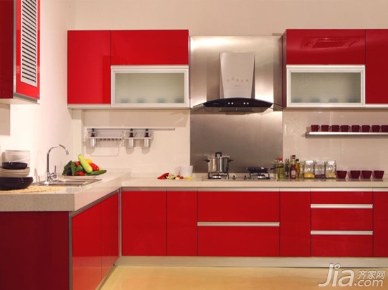 UV烤漆门板与传统烤漆门板有什么区别