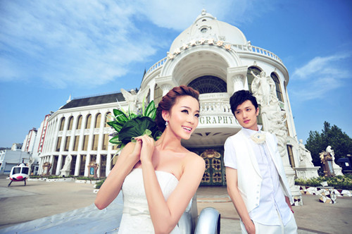 外景婚纱摄影工作室推荐  外景婚纱照价格要多少