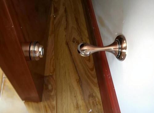 门碰和门吸哪个好用