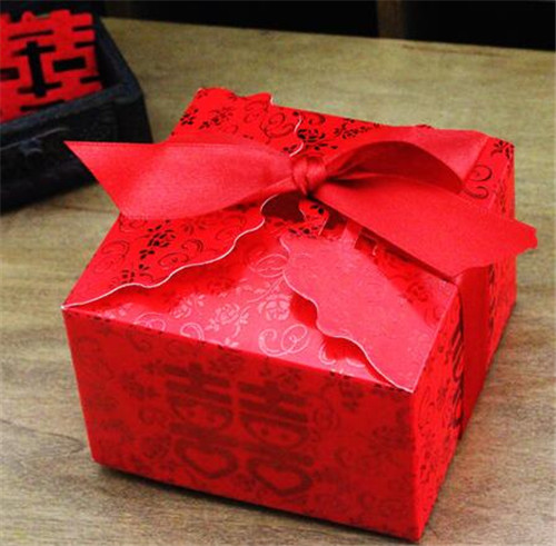 婚礼糖盒怎么选合适 喜糖盒里面放什么