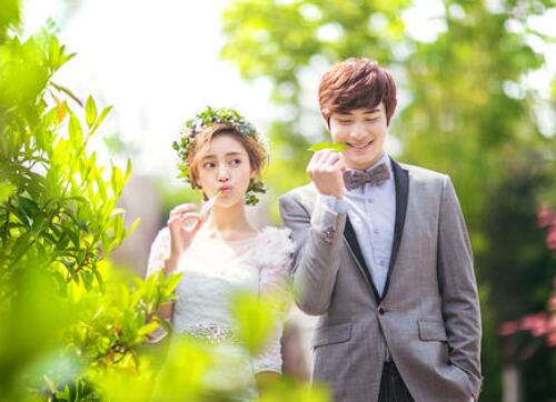 三亚拍一套婚纱多少钱 三亚拍婚纱照的工作室哪家好