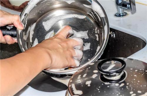 不锈钢锅烧黑了怎么办