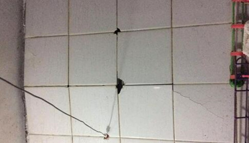 卫生间瓷砖鼓起来了怎么修复