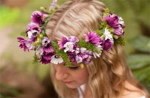 新娘头花戴法有什么讲究 新娘头花有哪几种类型