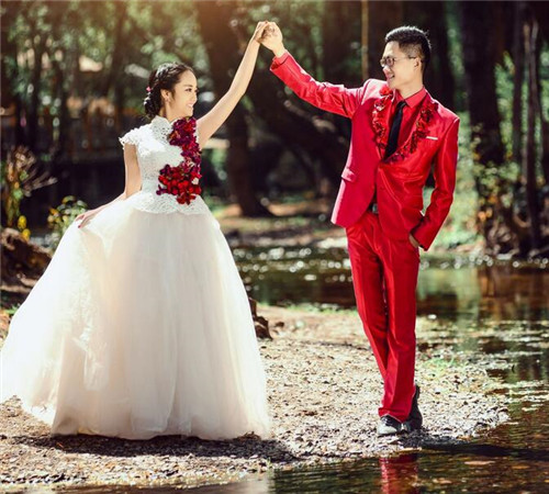 成都婚纱摄影价格贵吗  成都一套婚纱照价格一般是多少