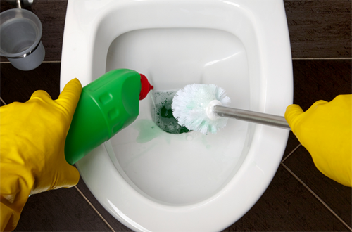 马桶清洁剂除垢的最好方法是什么