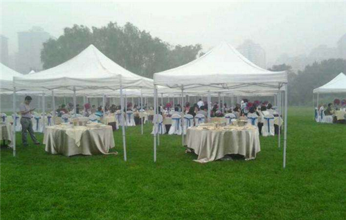 婚庆帐篷出租一般多少钱    租赁婚庆帐篷要注意什么