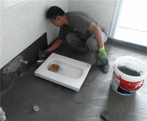 卫生间设计时，蹲便器应该离墙多少米？