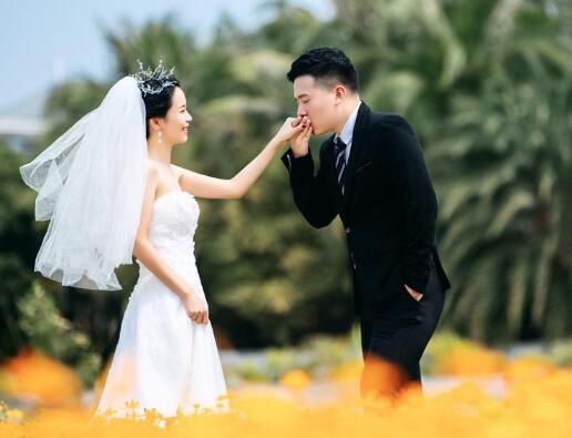 去三亚拍婚纱照大概多少钱 8000在三亚拍婚纱照贵吗