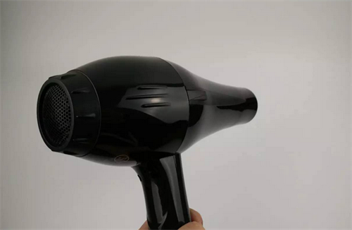 白墙上的双面胶怎么去除不损害墙面