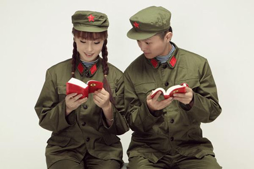 军装婚纱照怎样拍  个性军装婚纱照的拍摄技巧