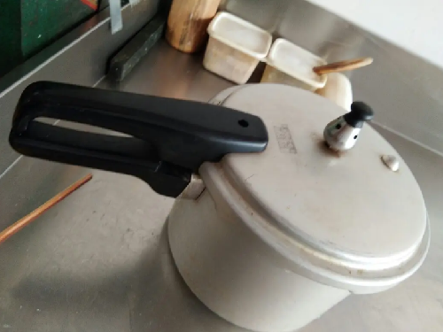 高压锅上面的气阀不转是什么原因