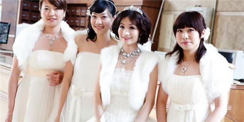 伴娘冬天穿什么保暖又时尚 冬天当伴娘就该这么穿