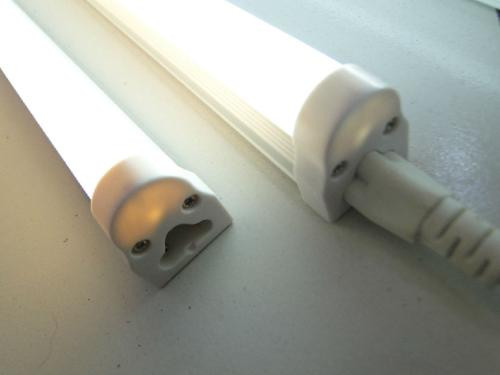 日光灯一闪一闪是什么原因