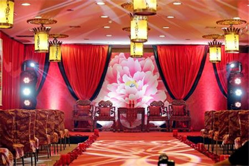 红色婚礼现场如何布置 红色婚礼怎样搭配颜色