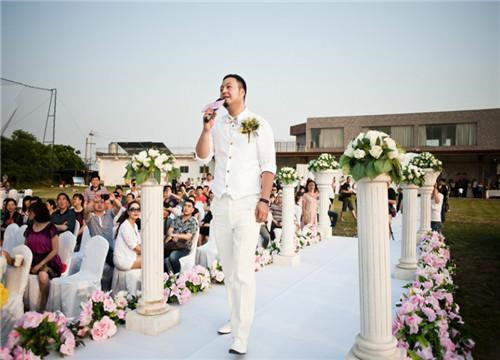 婚礼唱什么歌好  100适合婚礼上唱的歌曲推荐