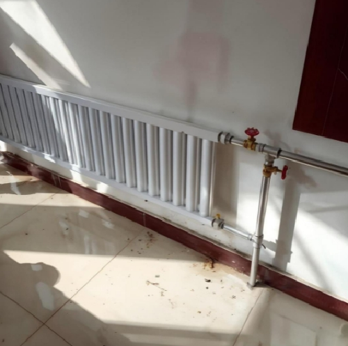 一楼装地暖好还是暖气片好