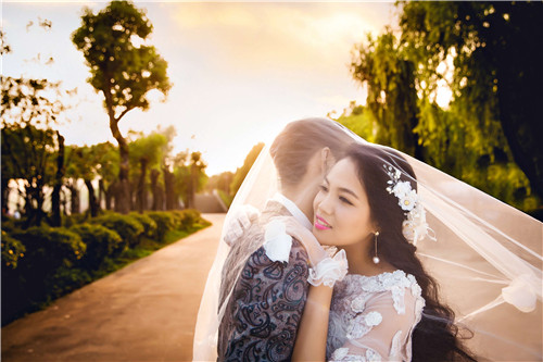 婚纱头饰图片欣赏 新娘头饰如何选择