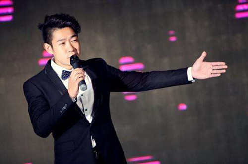 婚礼司仪培训学费多少钱   主持人需要具备什么条件