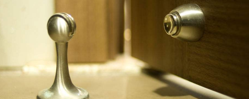 门碰和门吸的区别有哪些