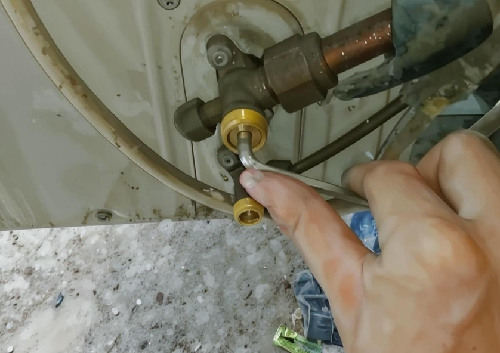 空调如何收氟和拆机步骤