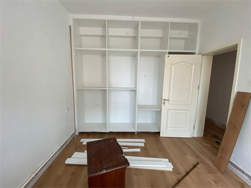 铺地板多少钱一平米人工费