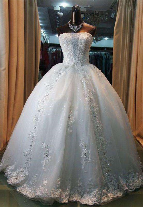 大连婚纱租赁一般多少钱  租赁婚纱要注意什么