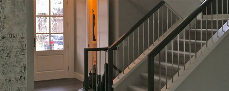 楼梯口怎么装门