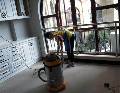 一般开荒保洁多少钱一平