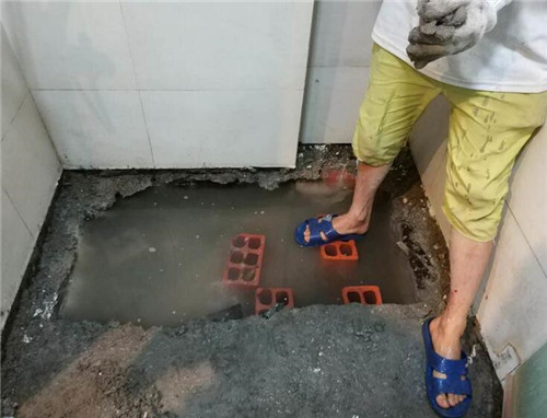 卫生间向楼下渗水怎么办