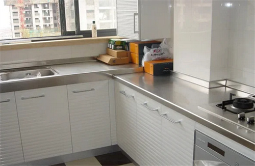 男子晒“钢铁之家”新房装修，全房不锈钢是否有消防隐患？