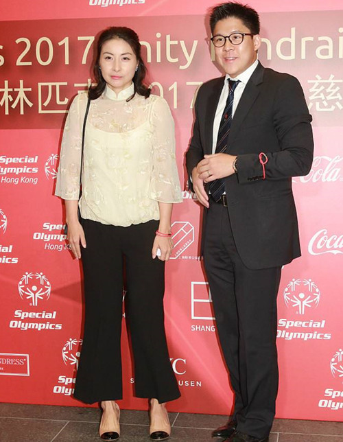 郭晶晶贵妇范现身明艳动人   大开金口透露儿女当前状态！