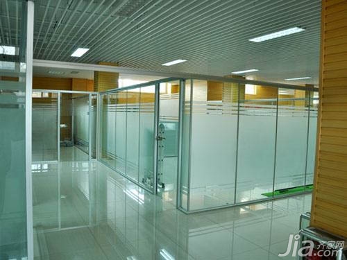 玻璃隔断墙价格是多少  安装玻璃隔断要多少钱