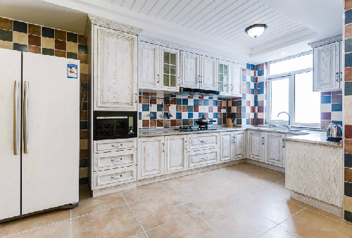 厨房地面无故渗水出来是什么原因